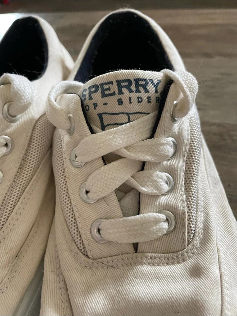 Sperry Top Sider Men’s 9.5 White lace up canvas mesh boat shoes/Sneakers